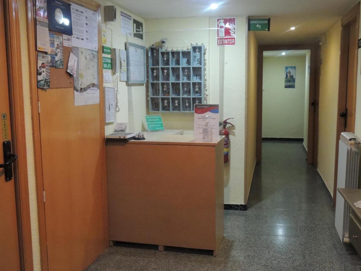 Hostal Cumbre Zaragoza Kültér fotó